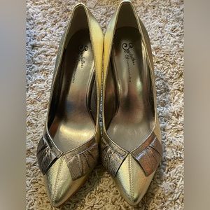 BNIB SEYCHELLES SZ 6.5 WEDGE HEELS METALLIC GOLD SILVER